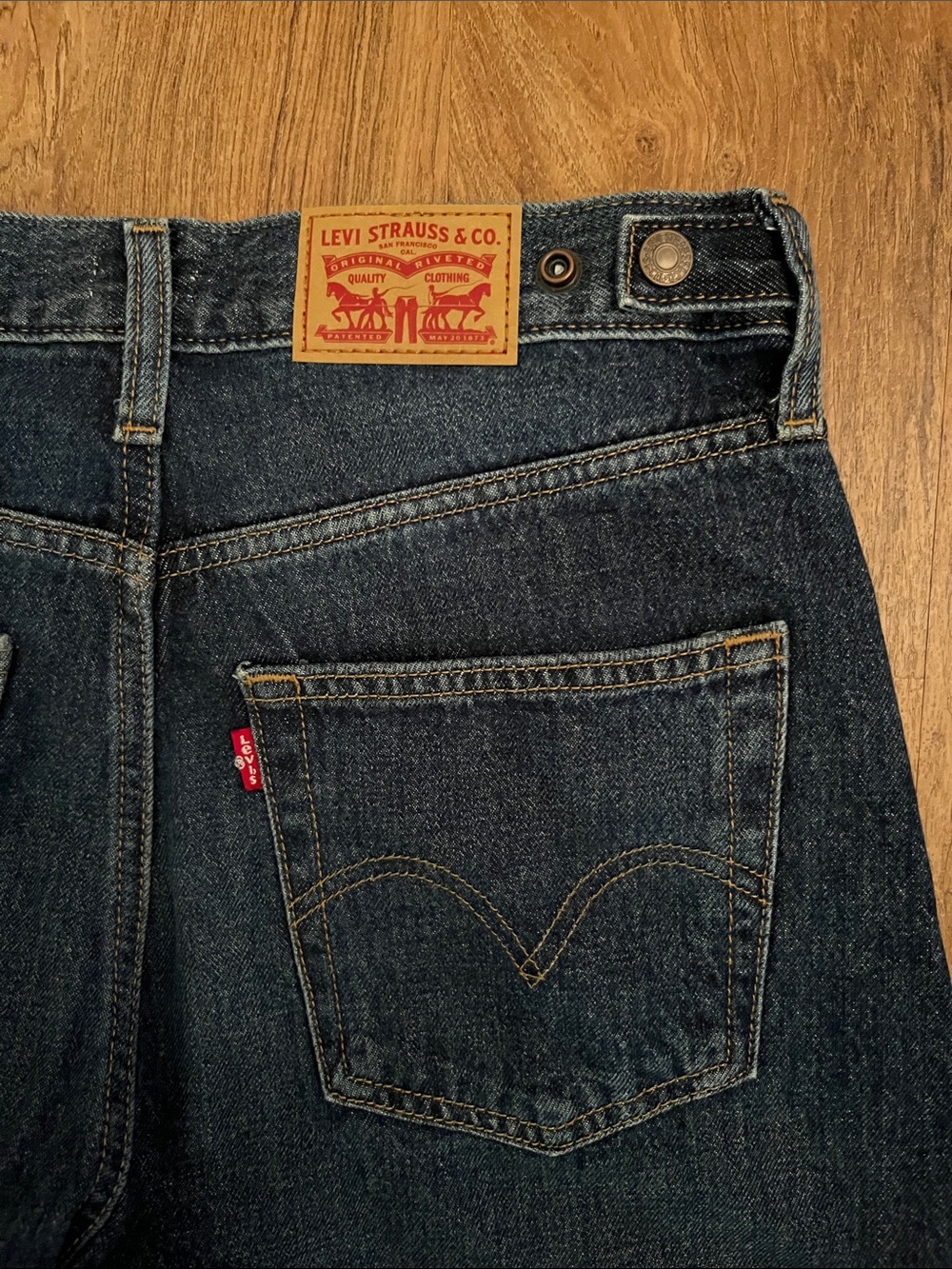 NWT Levi’s Cinch Barrel Jeans - Picture 11 of 13